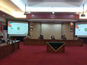 rapat monitoring permasalahan aset, pendapatan dan sektor perizinan provinsi riau